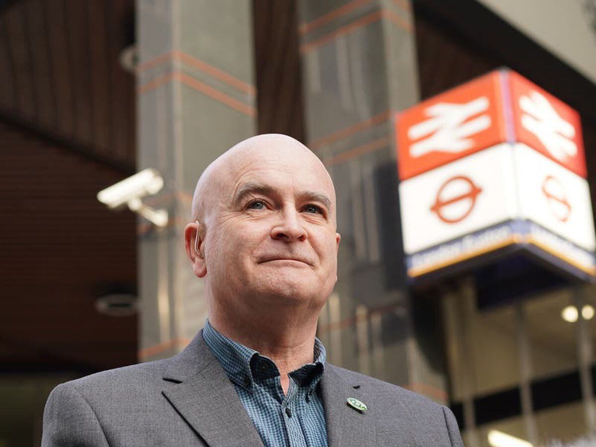 Tube workers reaffirm backing for industrial action