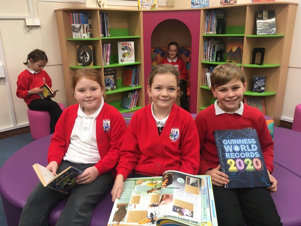 Vale pupils settle down to read in new library | Guernsey Press