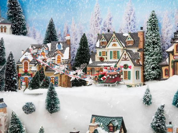 Pic by Adrian Miller 29-11-19.Paul Guilmoto's house in Summerfield Road Vale.Minature Christmas village..Drive. (26513502)
