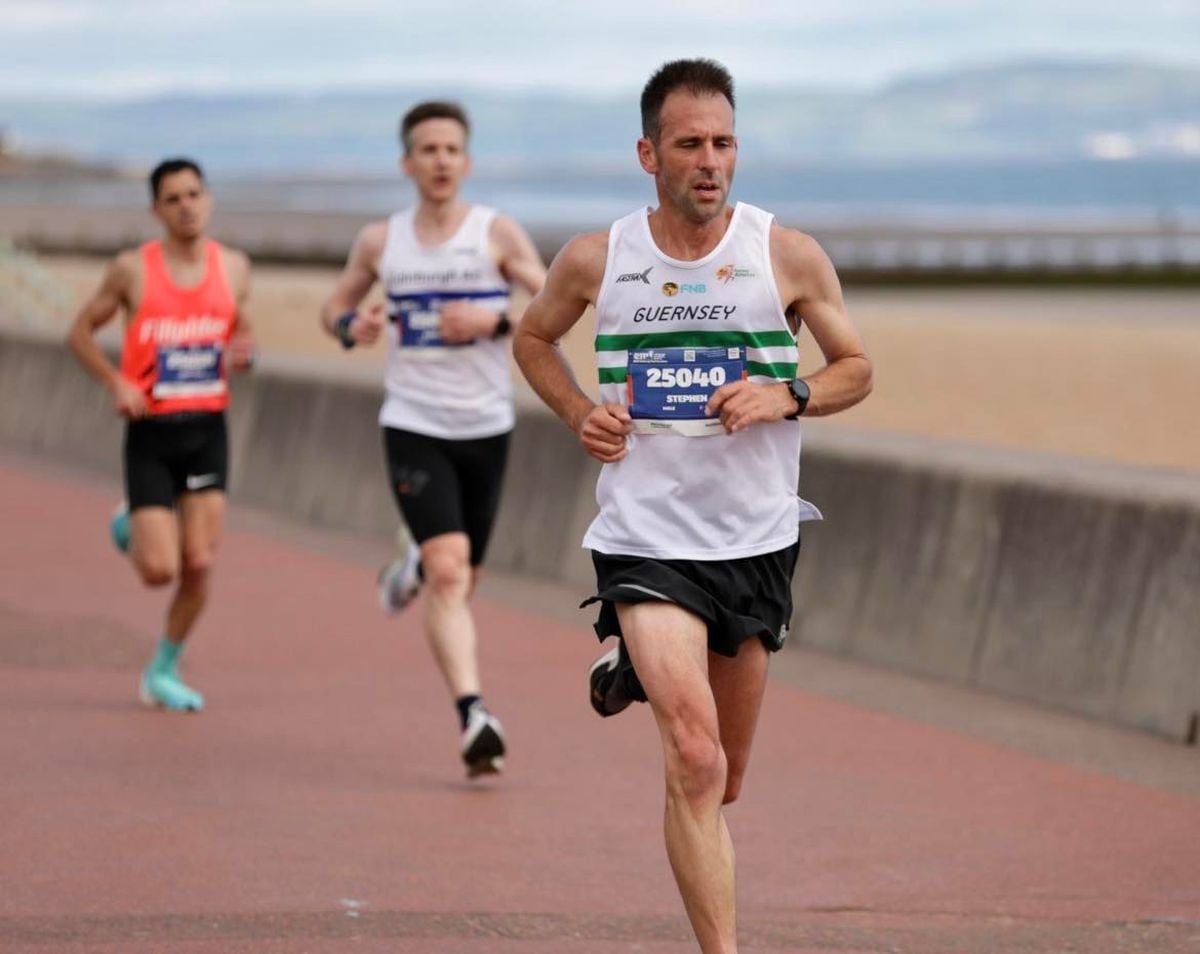 Guernsey's Steve Dawes was first V40 in the Edinburgh Half Marathon. (30878091)