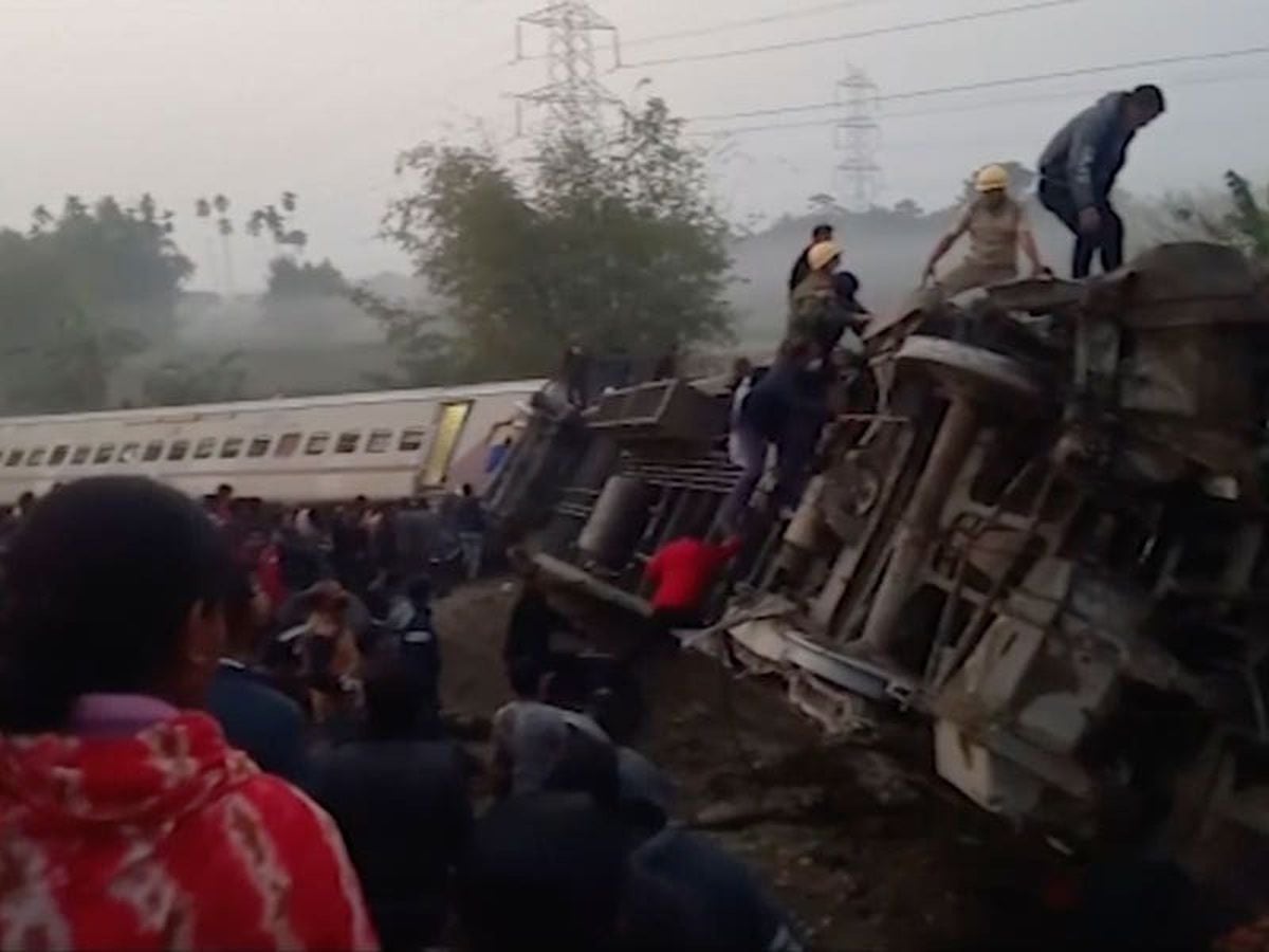 Nine dead after train derails in West Bengal state