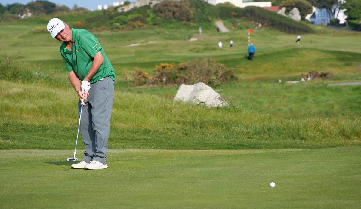 Bobby Eggo putting on the 12th green against Wayne Harwood. (Picture by Gareth Le Prevost, 32141705)
