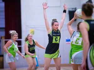 Picture By Peter Frankland. 02-02-22 Netball at The Grammar School. Rezzers Green v Lightening. (30454363)