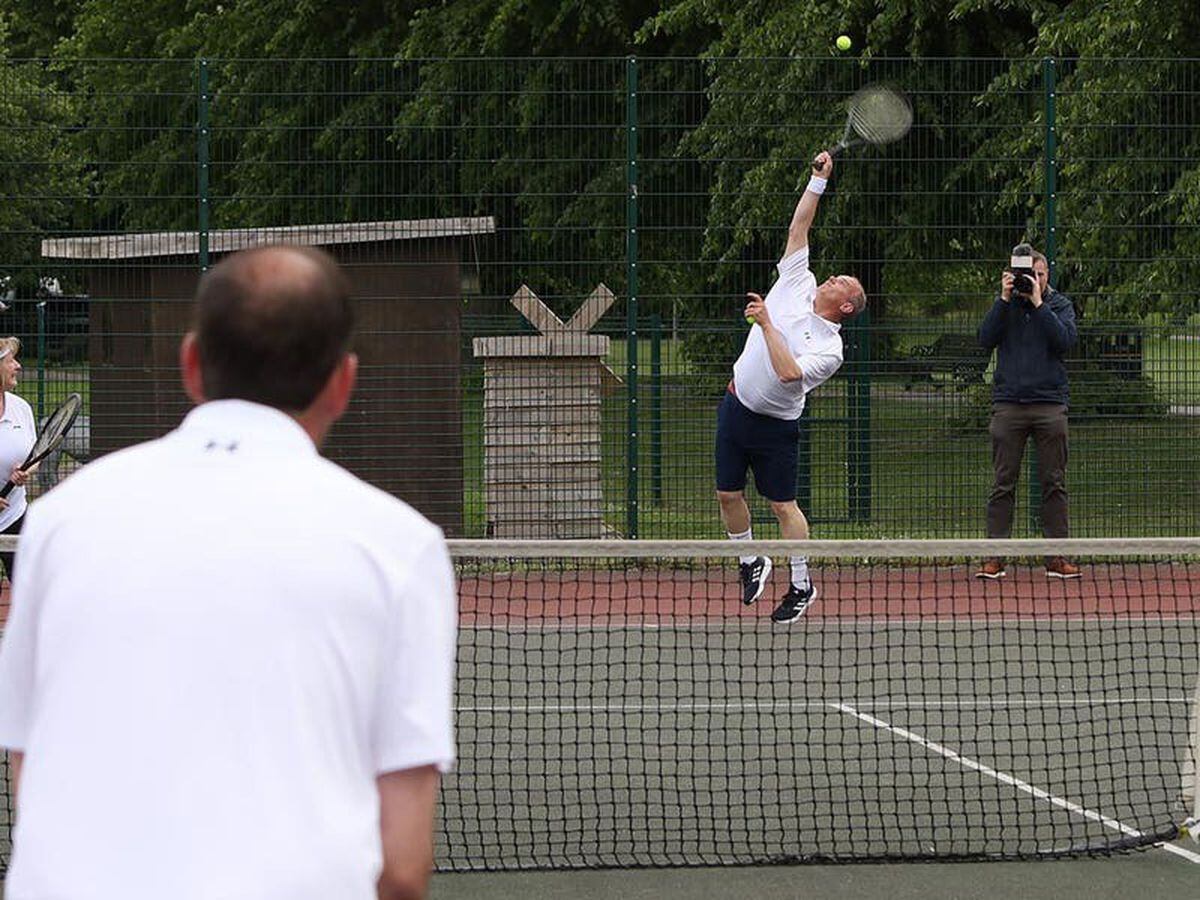 In Pictures: Tennis and ‘splat the rat’ – Party leaders seek support on Saturday