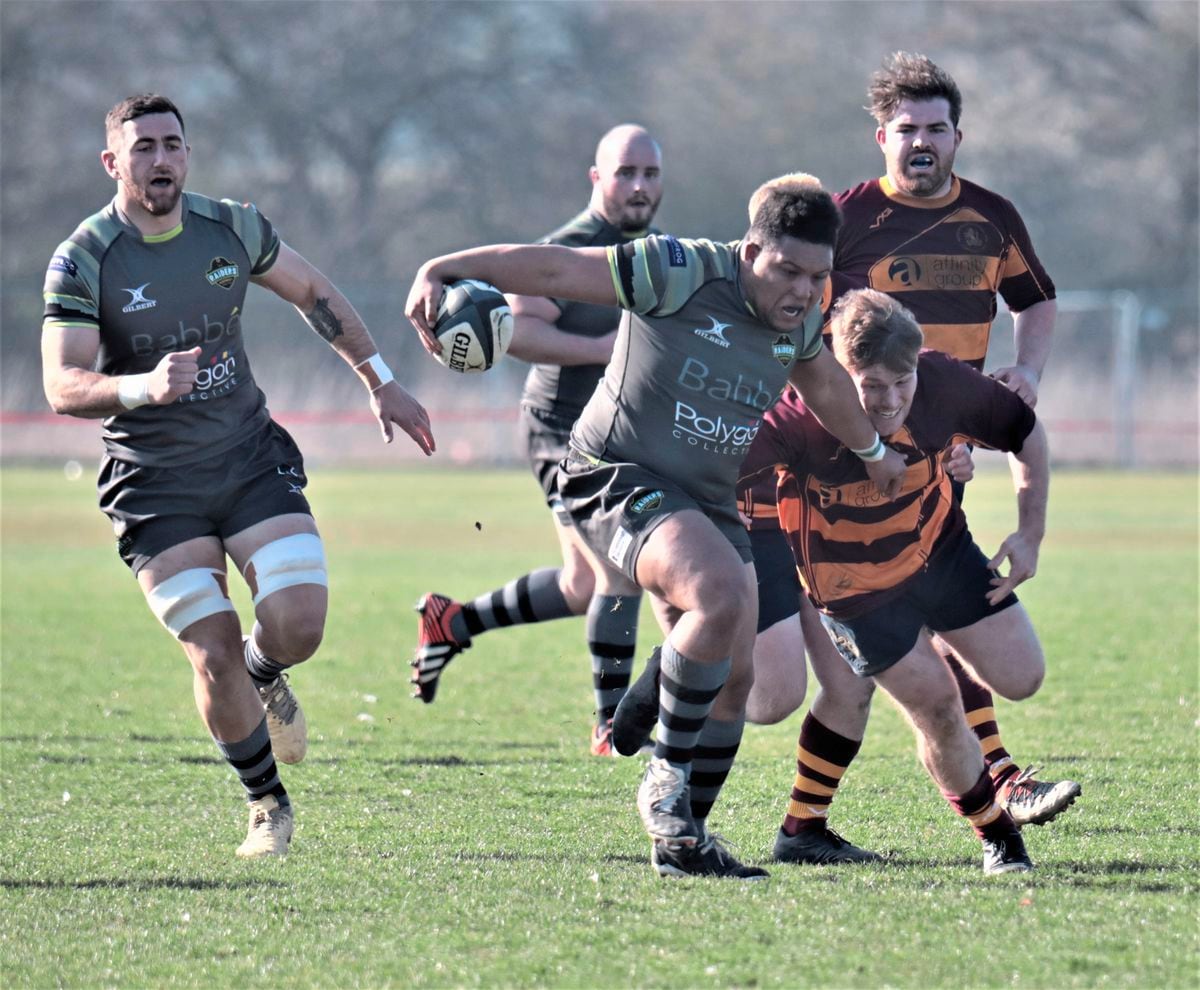 Try-scorer Dan Morgan carrying for Raiders at Westcliff. (Picture by Mike Marshall, 30657359)