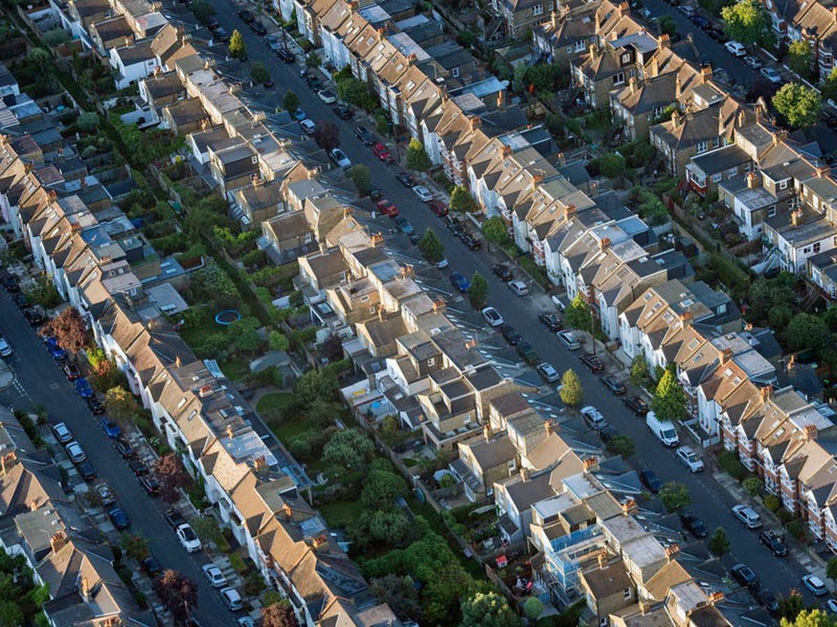 Average UK house price falls month on month for first time since June 2021