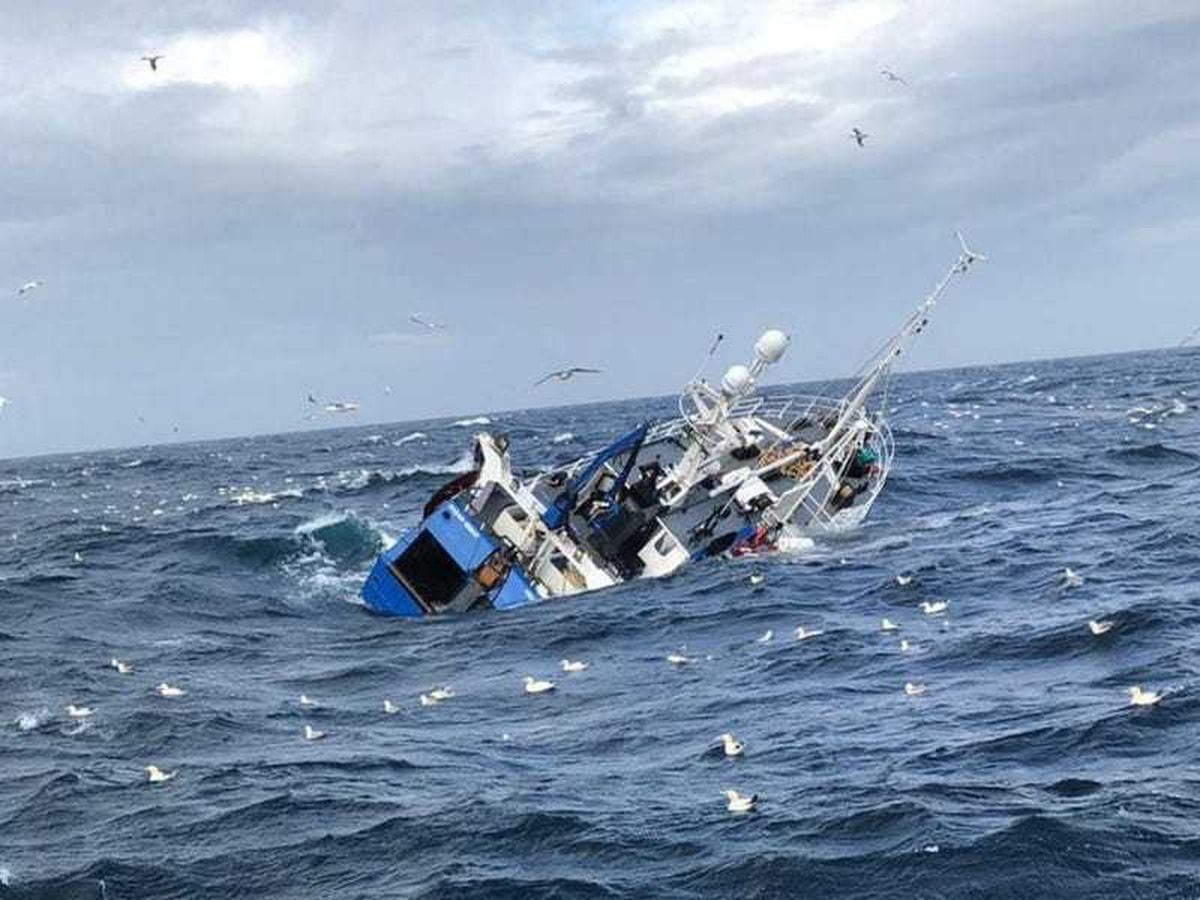 Ship crash. Якорь для лодки. Судно big ship.