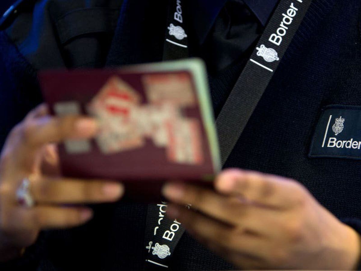 Strike by Heathrow passport staff suspended