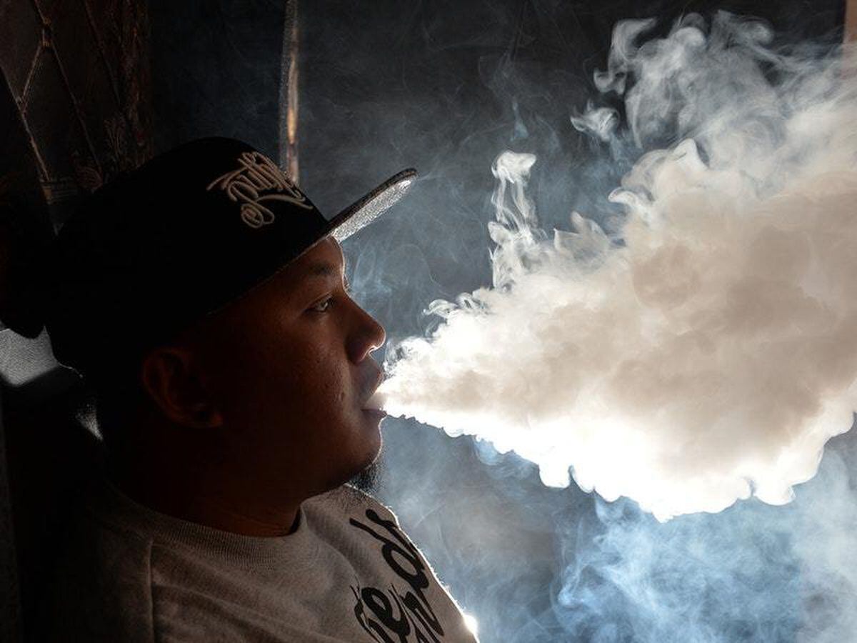 Smoke from e-cigarettes 'may cause DNA damage and cancer' Gu