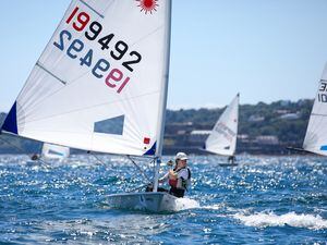 Jess Watson perfectly poised in ideal downwind conditions. (Picture by Pierre Bisson, GsyPhoto, 31772167)