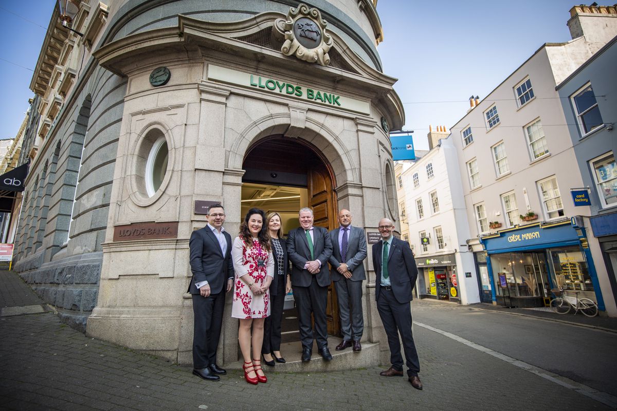 Lloyds Bank islands director Alasdair Gardner, centre, and the team at Lloyds Bank in Smith Street, St Peter Port. (Picture by Sophie Rabey, 30734449)