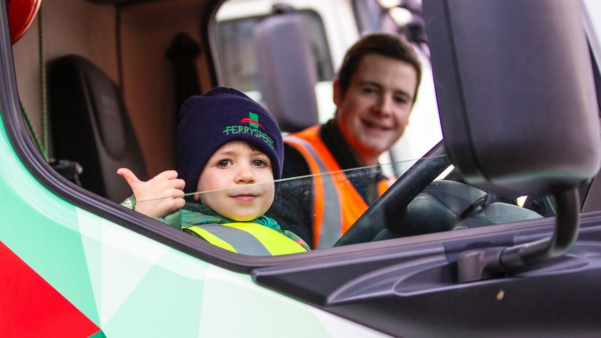 Zach, 4, makes dream-come-true visit to Ferryspeed truck depot ...