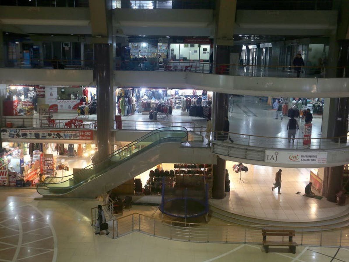 Pakistan shopping centres and markets to close early in energy-saving move