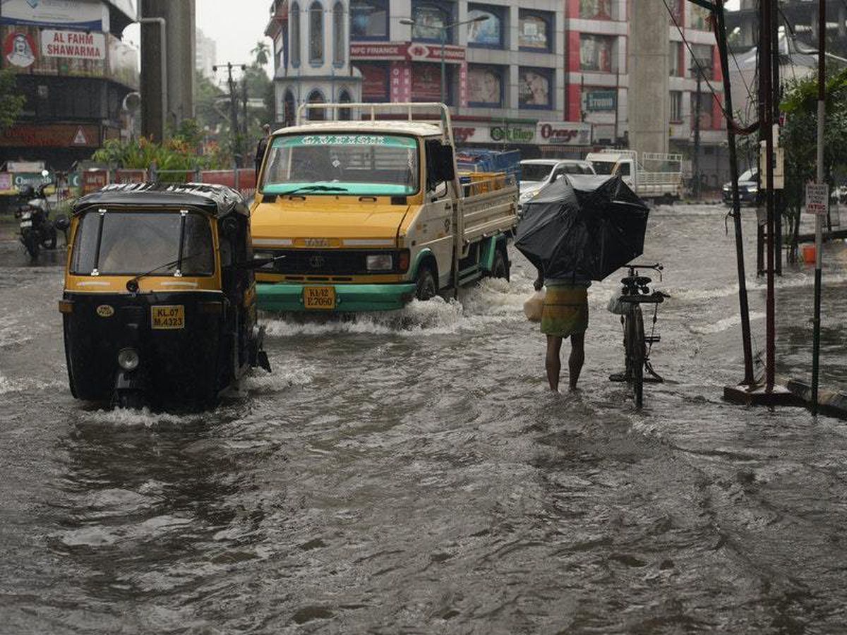 Heavy monsoon rain triggers fatal mudslide in India | Guernsey Press