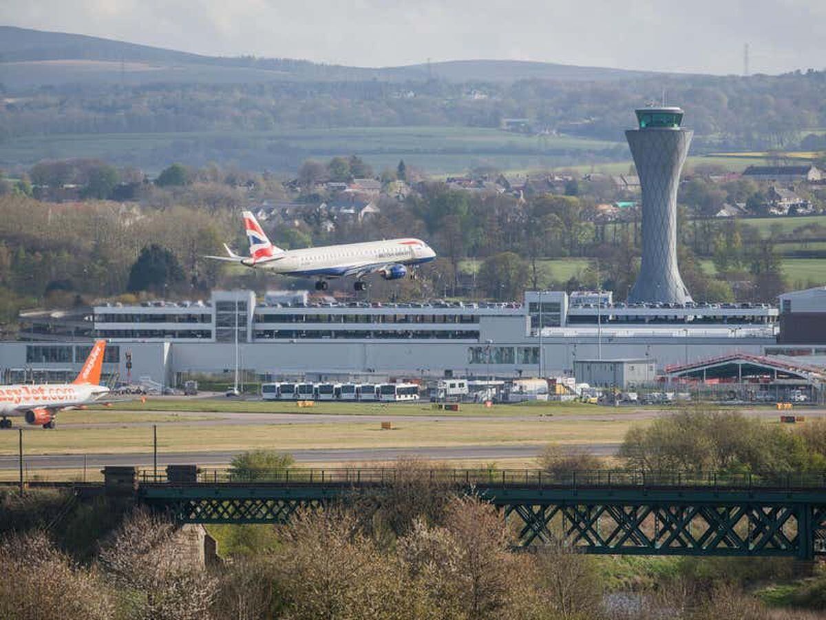 Airport workers back strike action in pay row