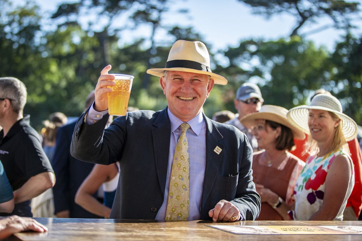 A pint of Rocquette cider for Lt-Governor Lt General Richard Cripwell at his first Le Viaer Marchi. (Picture by Luke Le Prevost, 30997878)