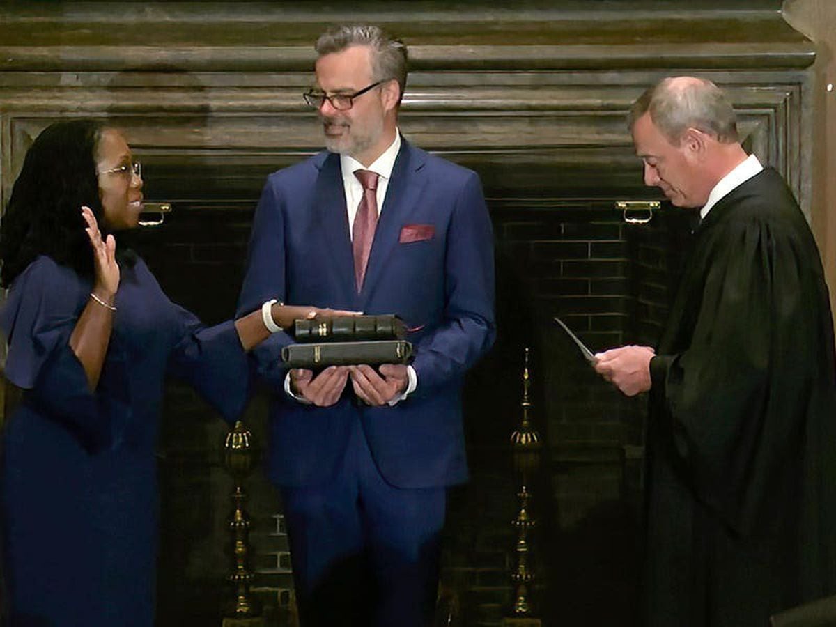 Ketanji Brown Jackson Sworn In To Become First Black Woman On Us Supreme Court Guernsey Press 