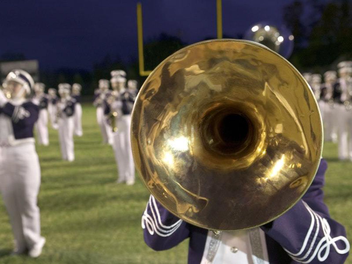 Marching band member goes viral playing perfect air drums during NFL ...