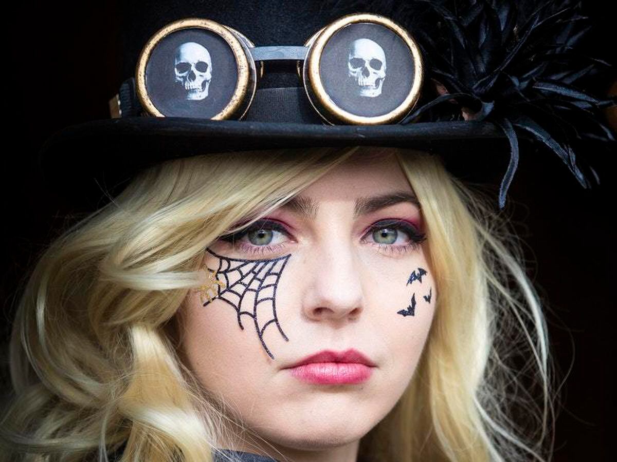 In Pictures: Thousands Take Part In Whitby Goth Weekend | Guernsey Press