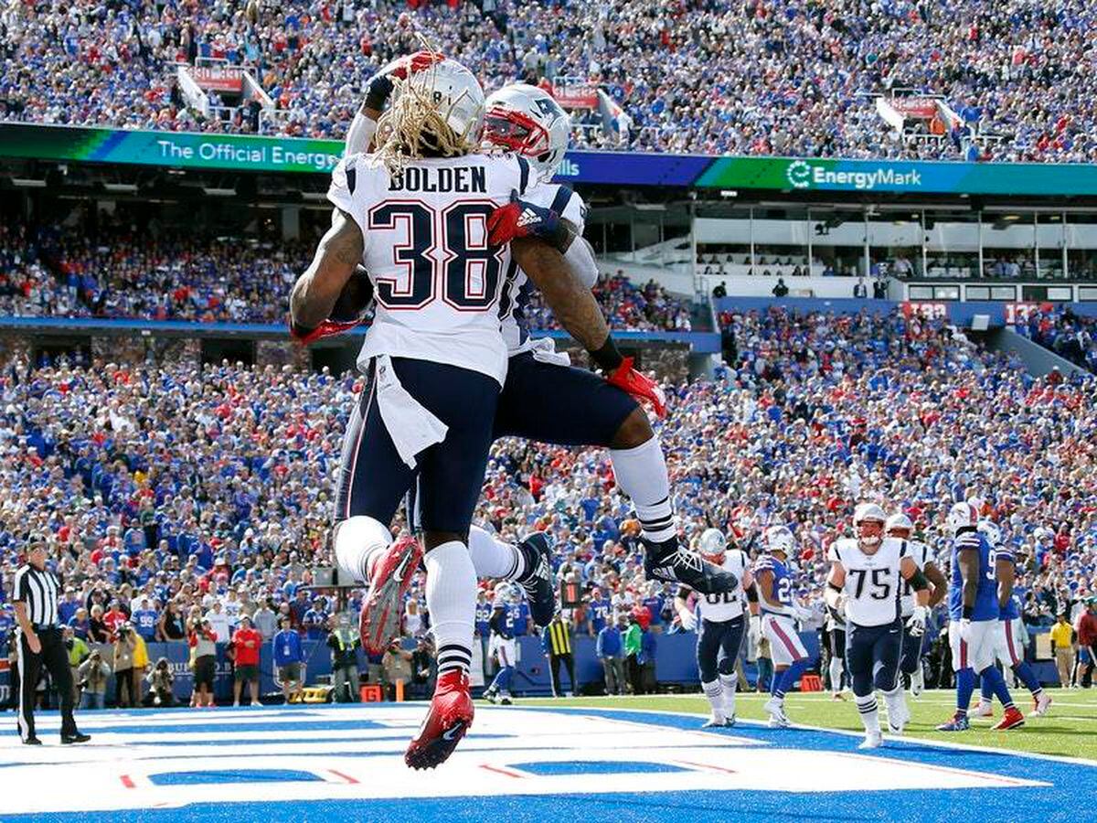 Patriots improve to 10-0, beat Bills 20-13