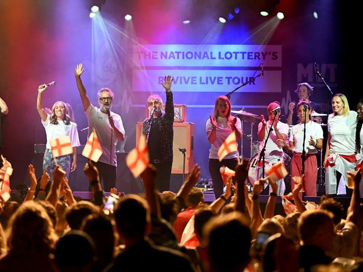 David Baddiel performs special gig with Lightning Seeds ahead of Euro final