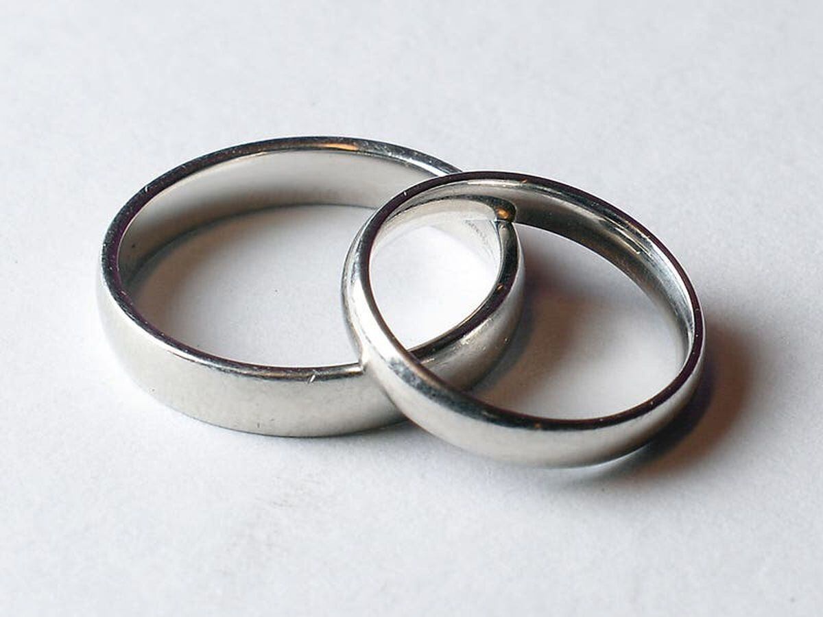 Divorces fell by 4.5% during year that coronavirus hit, says ONS
