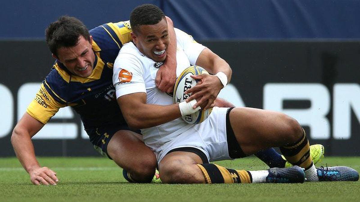 Wasps' Christian Wade (right) celebrates his try with Willie Le