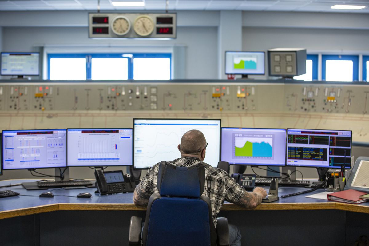 Guernsey Electricity control room. (32192691)