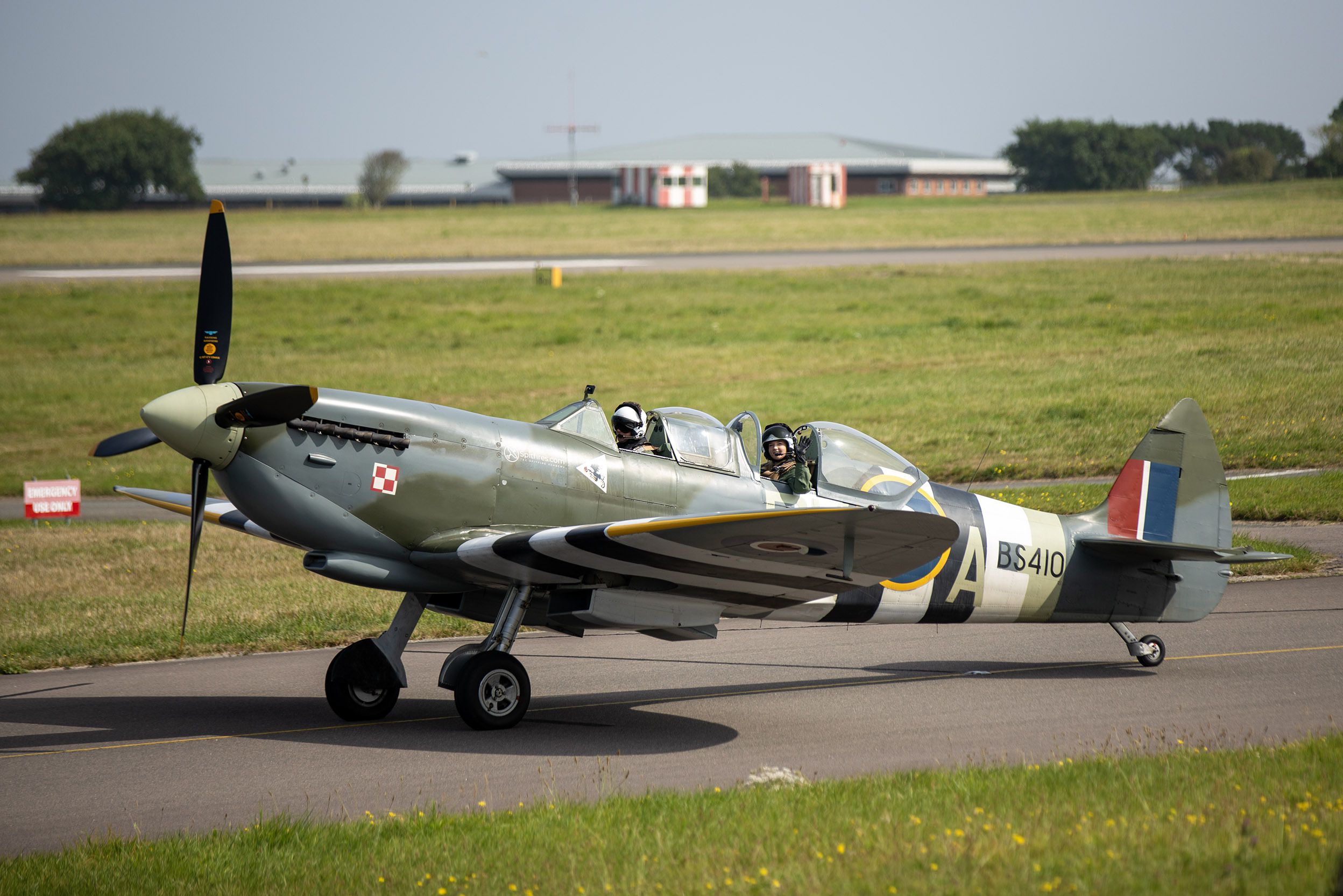 Islanders have chance to take to the skies in iconic Spitfire