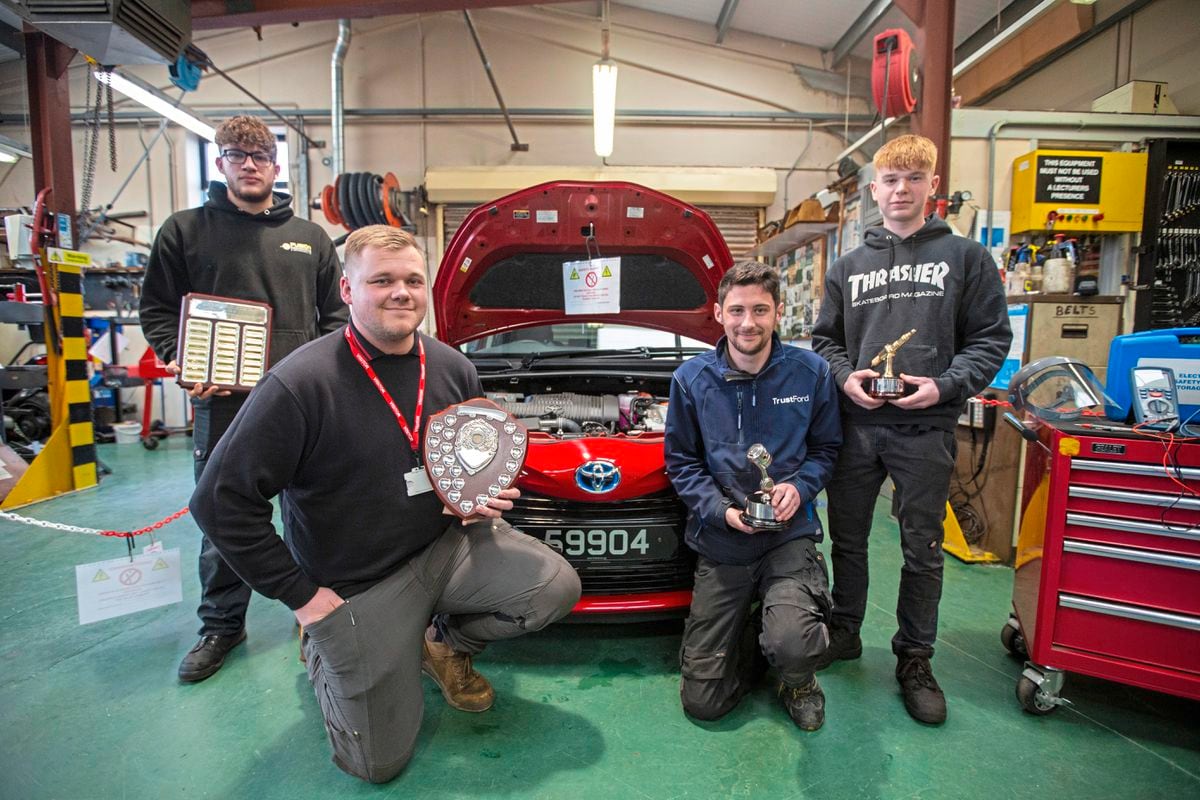 apprentice-mechanics-receive-awards-for-electric-training-guernsey-press