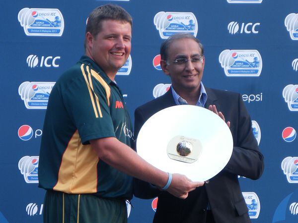 SAMSUNG DIGITAL CAMERA ICC World Cricket League Division Six 2011 final - Malaysia v. Guernsey at Kinrara Oval, Kuala Lumpur, 24-09-11. Guernsey captain Stuart Le Prevost receives the trophy from ICC CEO Haroon Lorgat. Picture by Gareth Le Prevost. (31908299)