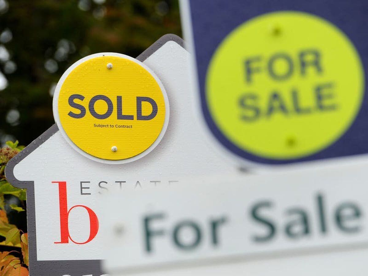 House sales fell by 3% month-on-month in December, says HMRC