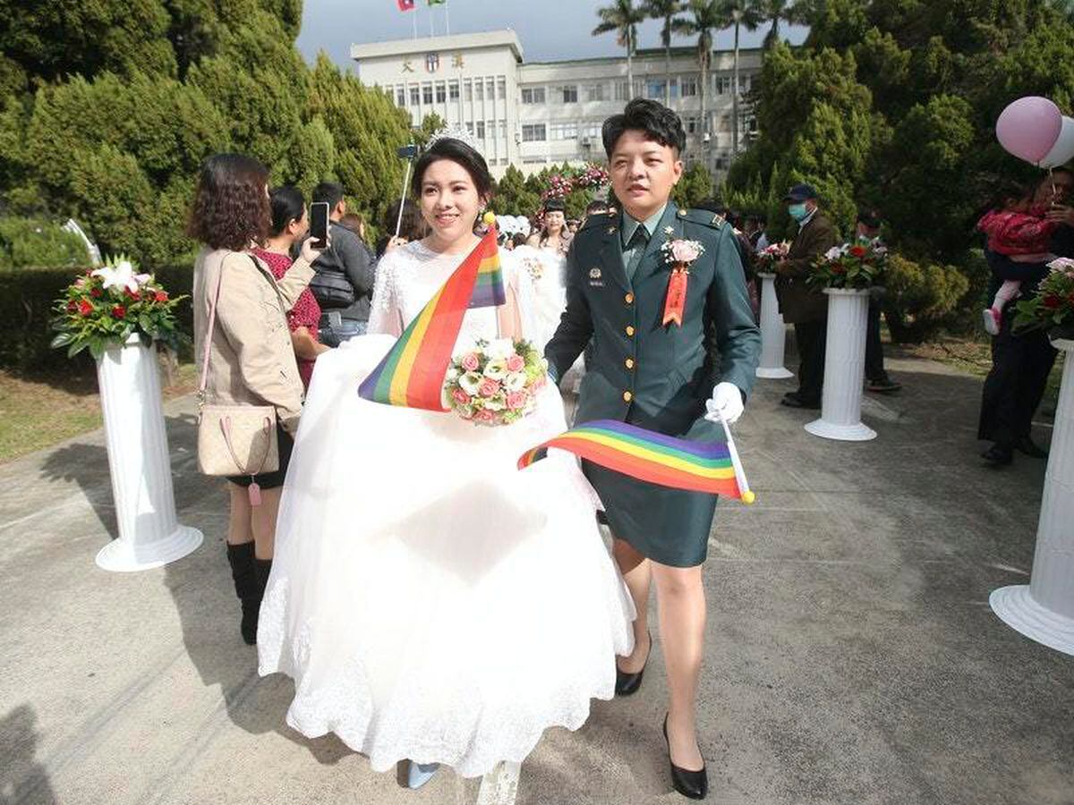 Two Same Sex Couples Make History In Taiwan Military Mass Wedding