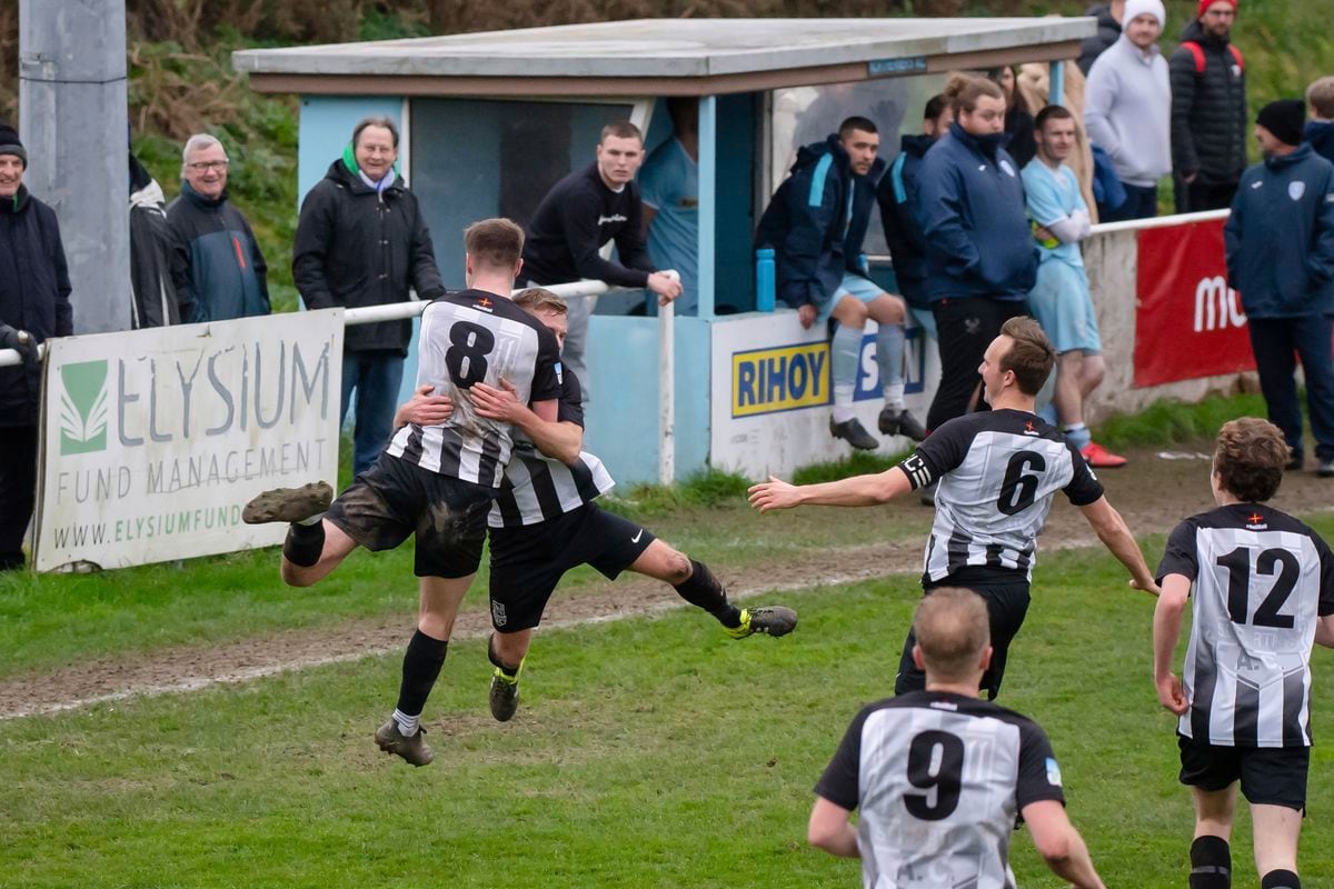 Saints celebrate Ollie Smith’s goal. (Picture by Andrew Le Poidevin, 30419209)