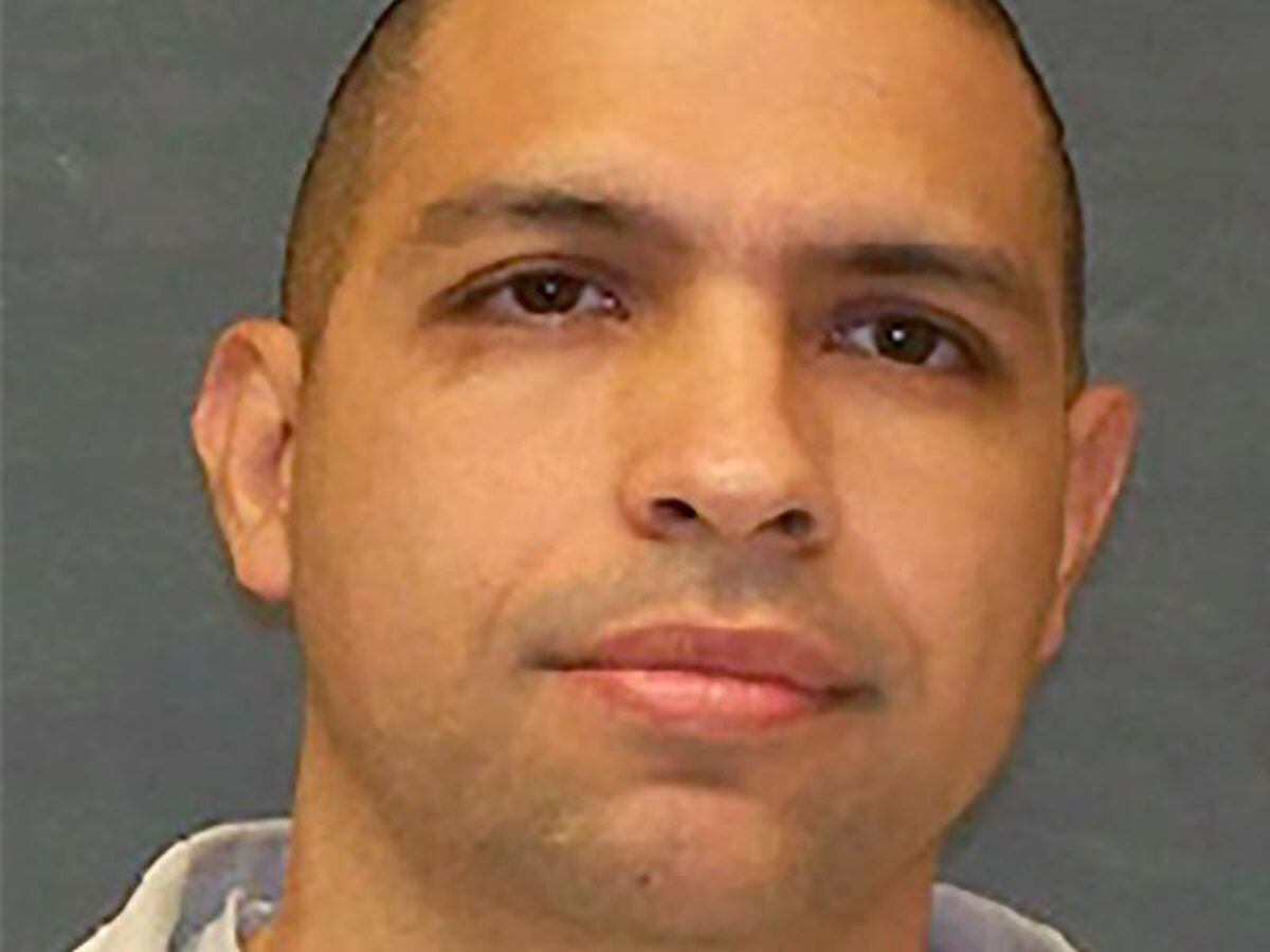 Manhunt continues for murderer who escaped prison bus after stabbing driver