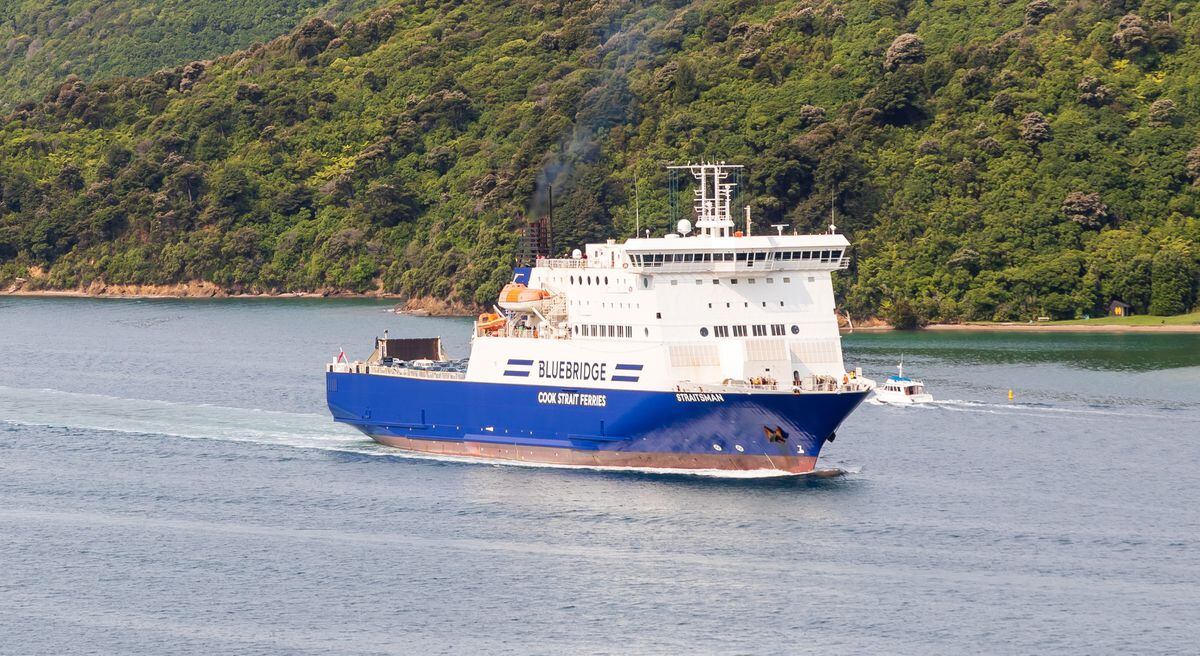  Ferry MV STRAITSMAN. (32149800)