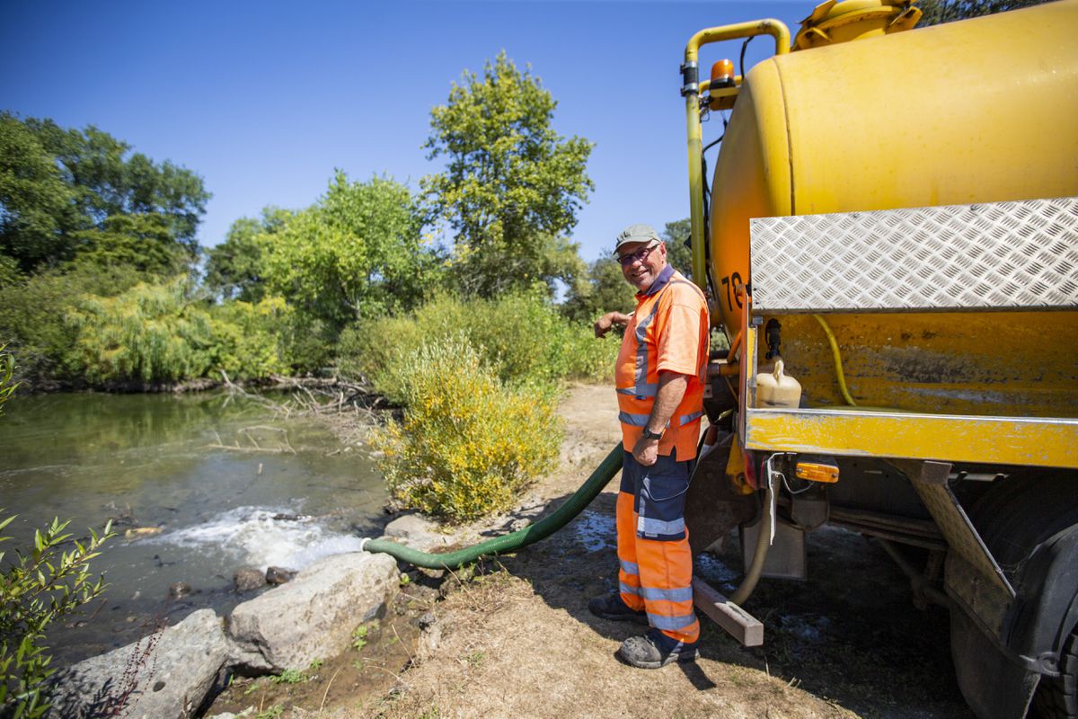 States worker Peter De Garis empties the 10th load of water into the pond from his tanker, which can hold 7,000 litres. (31145683)