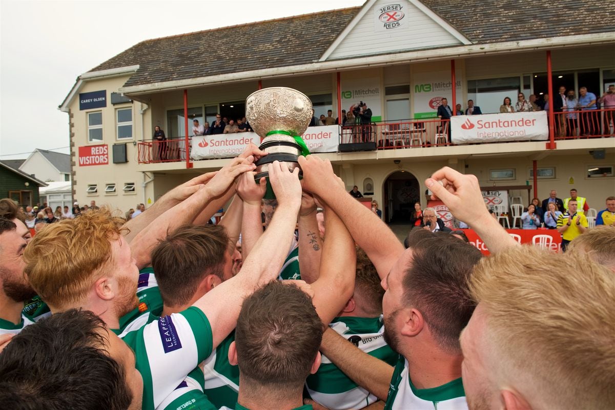 Guernsey celebrate their Siam Cup win on Saturday, which was their first in Jersey for 15 years. (Picture by Rob Currie) (30819311)