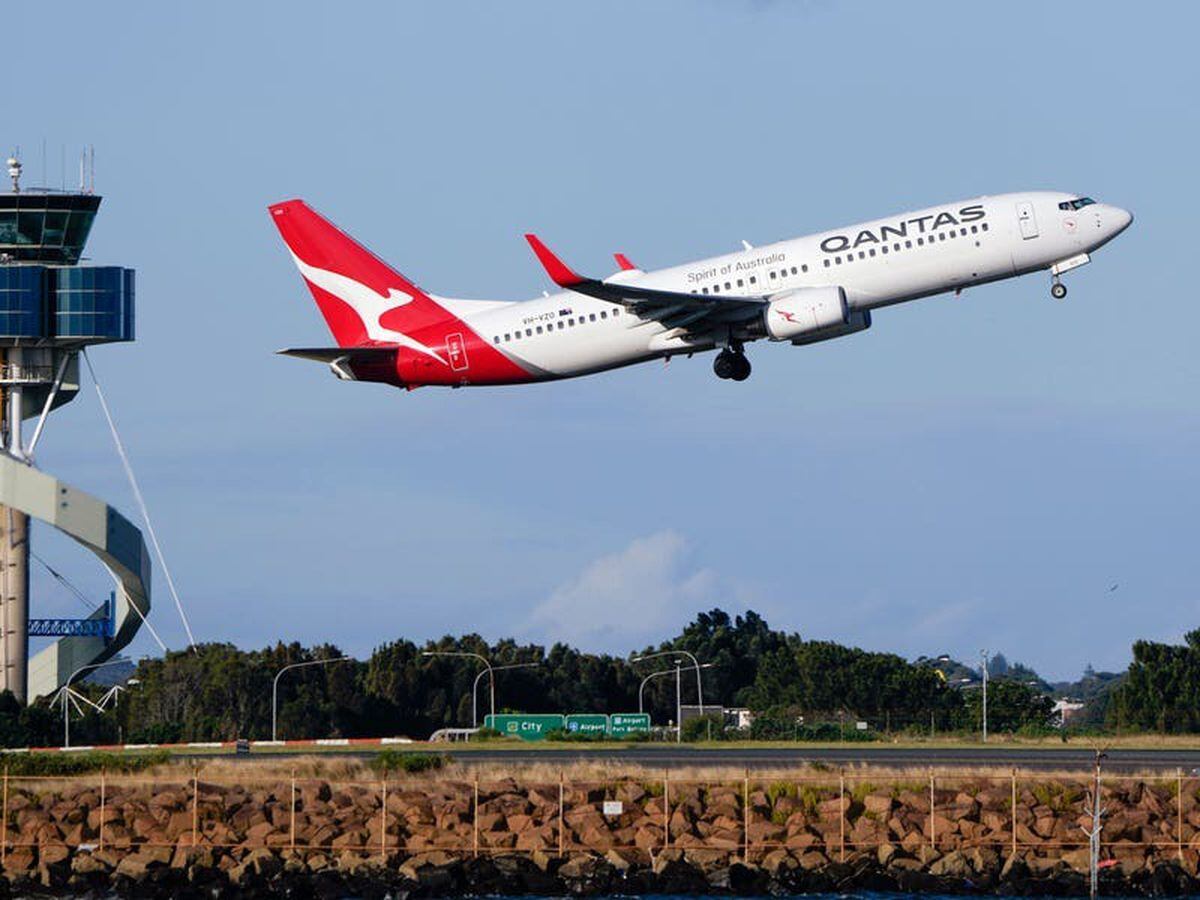 Qantas agrees to payouts for selling seats on cancelled flights