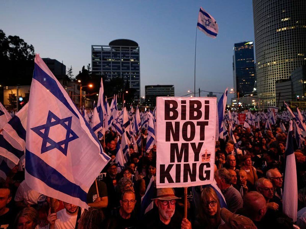 Thousands of Israelis protest over government legal change plans