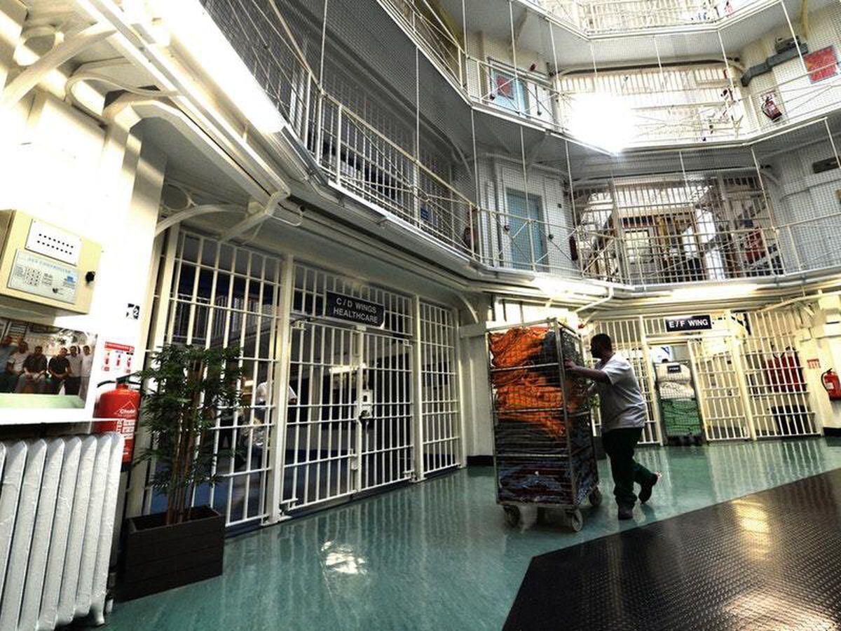 Prison population falls after rise in home detention curfew cases