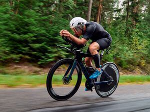 Josh Lewis powering through the bike leg in Finland. (Picture from Ironman/James Mitchell, 32474789)