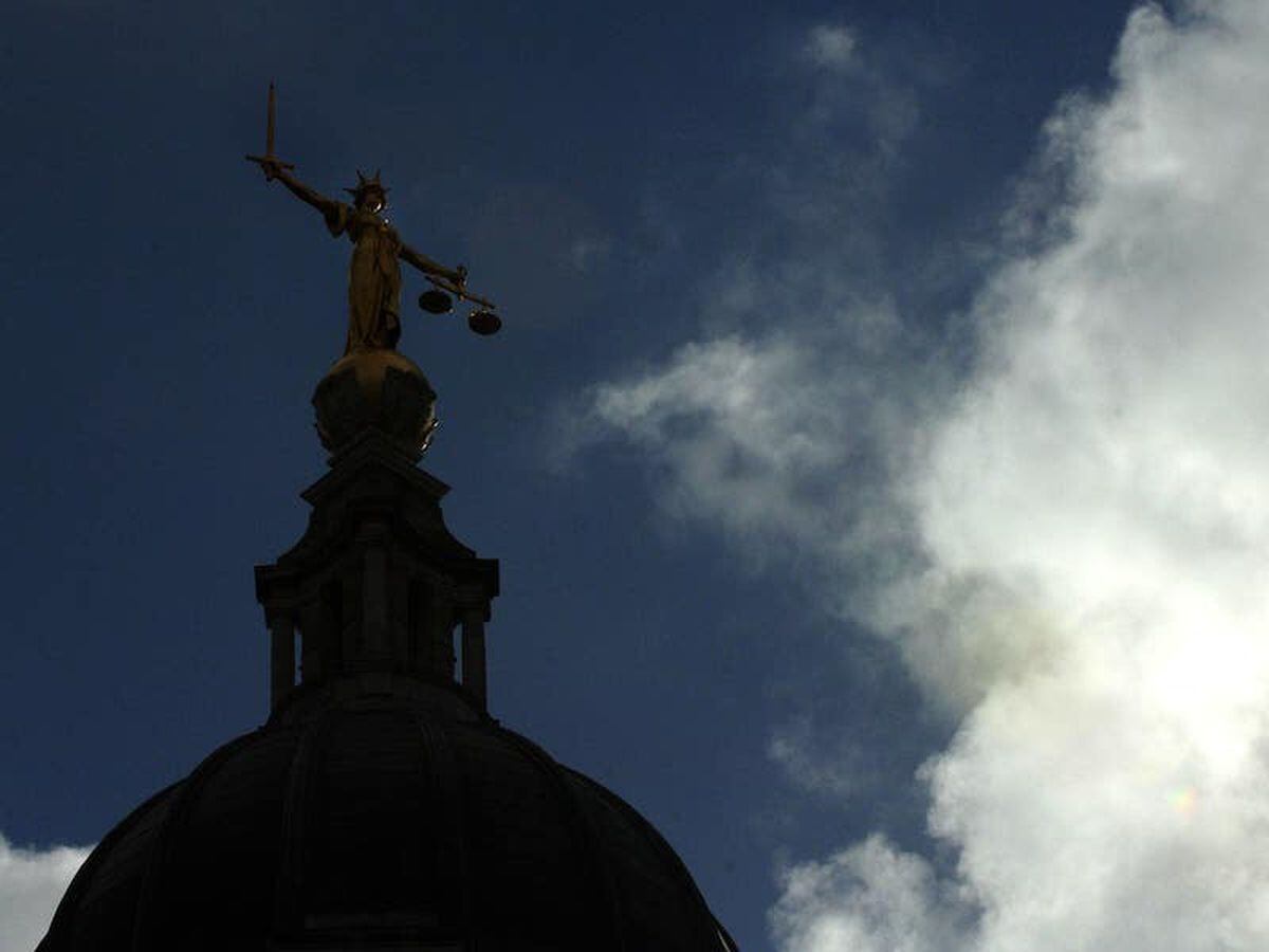 London judge orders mother to return two children to Ireland