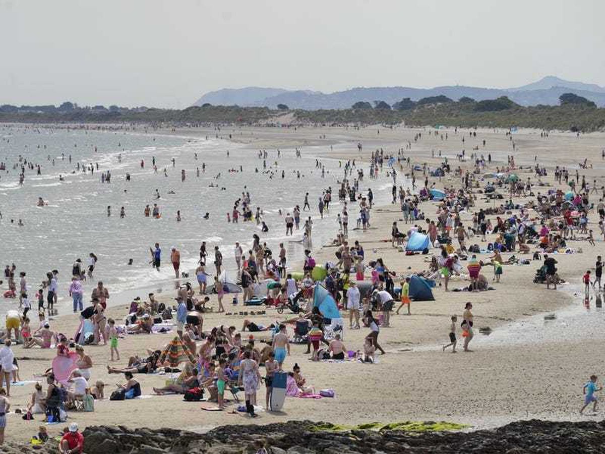 Ireland records hottest temperature in more than a century at 33C