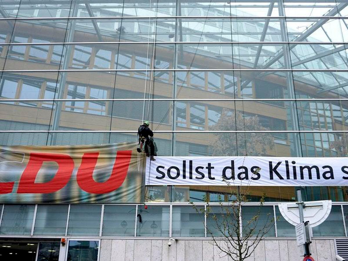 Greenpeace activists spell climate message on Angela Merkel's office | Guernsey Press