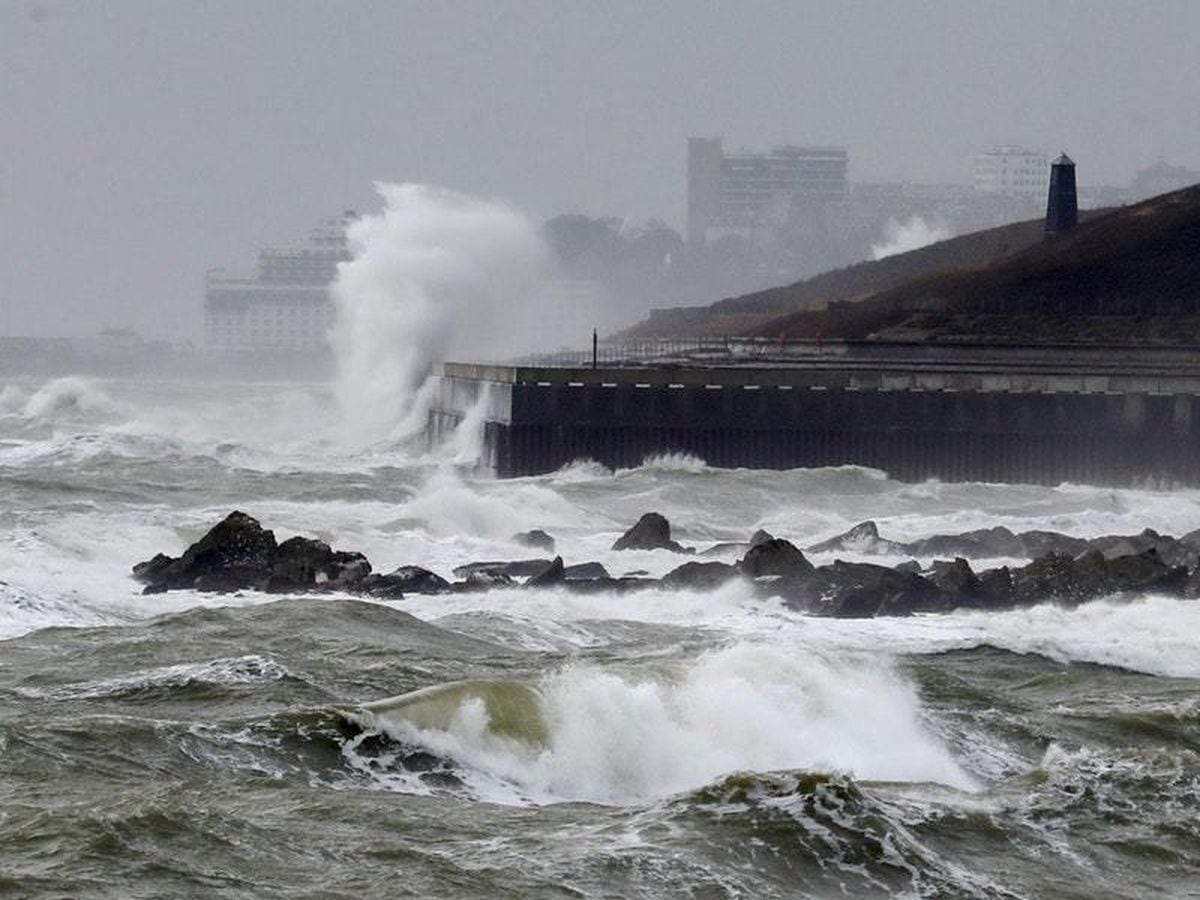 Wet and windy weather forecast to continue into weekend | Guernsey Press