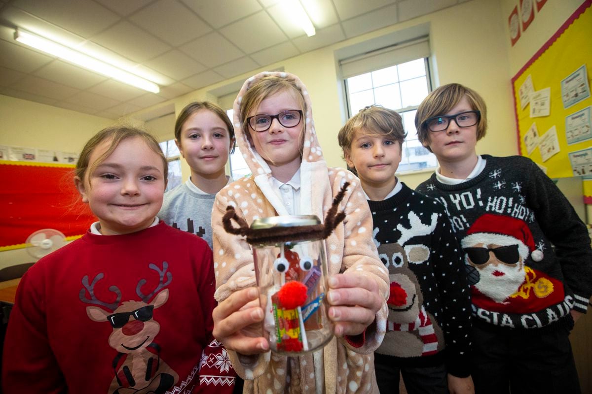 The group of, left to right, Evie Davis, 10, Ava Winterflood, 10, Freya De Carteret, 11, Joe Davies, 10, and Shay Murphy, 10, put their faith in a Christmas-themed jar of sweets. (Picture by Peter Frankland, 31495417)