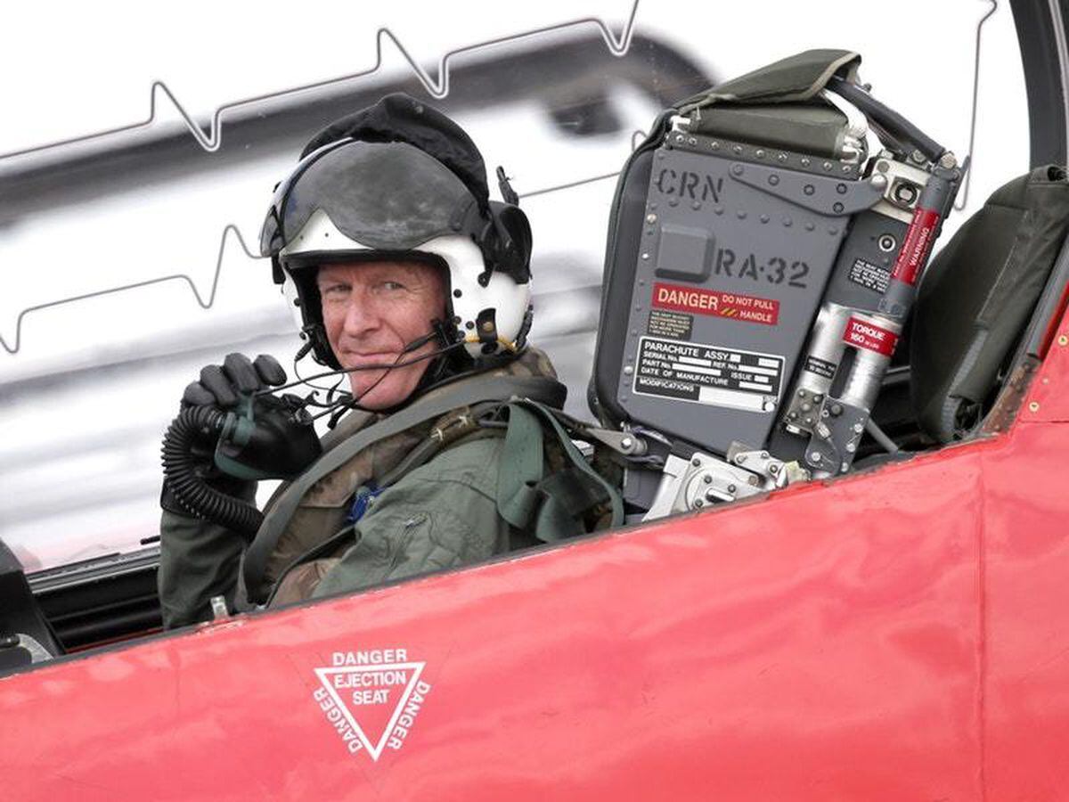 Astronaut Tim Peake joins Red Arrows for military air show flight ...