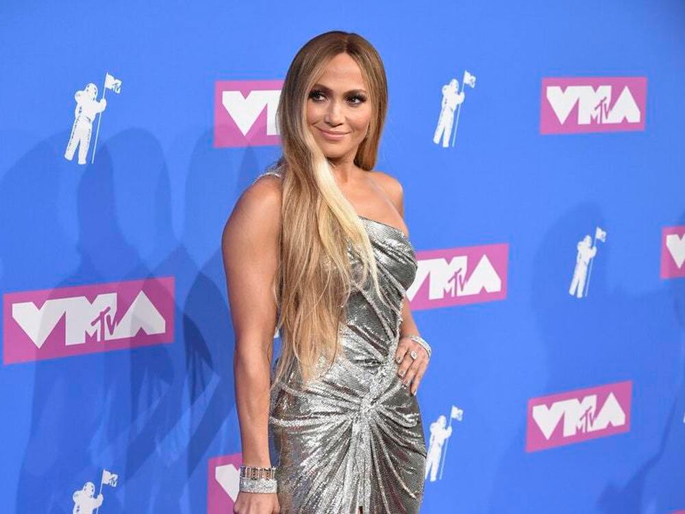 Jennifer Lopez Kylie Jenner And Ariana Grande Wow On Vmas Red