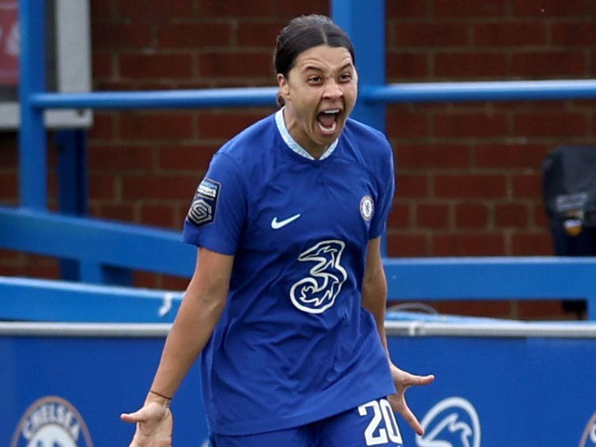 Sam Kerr (#20 Chelsea) gets booked for taking her Chelsea shirt